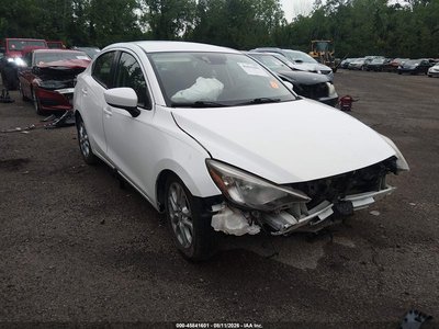 3MYDLBYV4HY****** 2017 Toyota Yaris