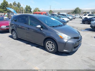 JTDZN3EU5GJ****** 2016 Toyota Prius V
