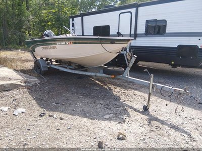 2000 Crestliner 17'
