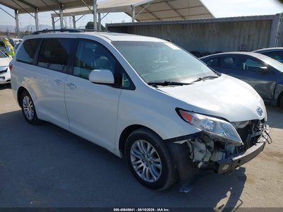 5TDYK3DC1FS****** 2015 Toyota Sienna