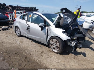 3KPFK4A73JE****** 2018 Kia Forte