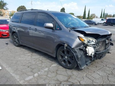 5TDXK3DCXBS****** 2011 Toyota Sienna