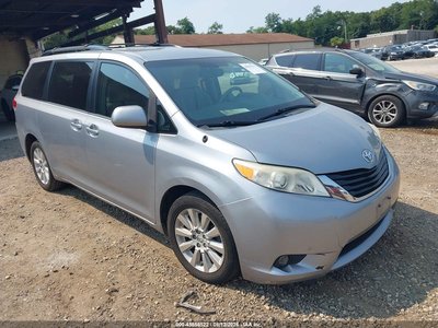 5TDJK3DC8ES****** 2014 Toyota Sienna