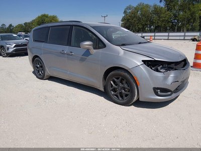 2C4RC1BG8JR****** 2018 Chrysler Pacifica