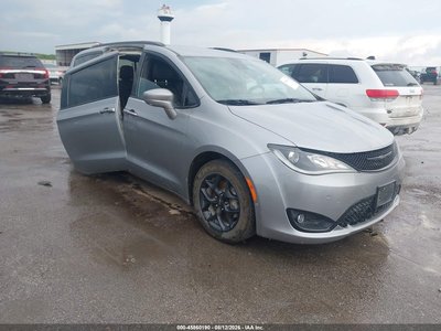 2C4RC1EG7KR****** 2019 Chrysler Pacifica