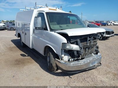 1GB0GRFG9H1****** 2017 Chevrolet Express Cutaway