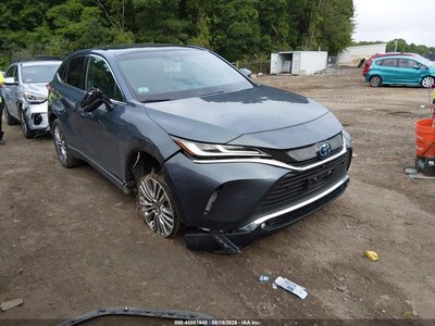 JTEAAAAH2PJ****** 2023 Toyota Venza