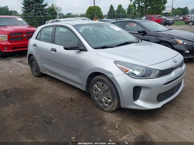 3KPA25AB3JE****** 2018 Kia Rio