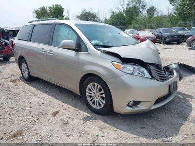 5TDYK3DCXFS****** 2015 Toyota Sienna