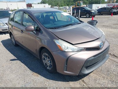 JTDZN3EU9FJ****** 2015 Toyota Prius V