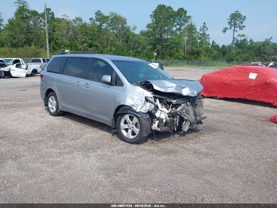 5TDKZ3DCXHS****** 2017 Toyota Sienna