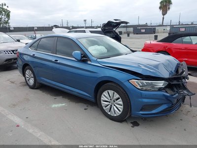 3VWCB7BUXKM****** 2019 Volkswagen Jetta