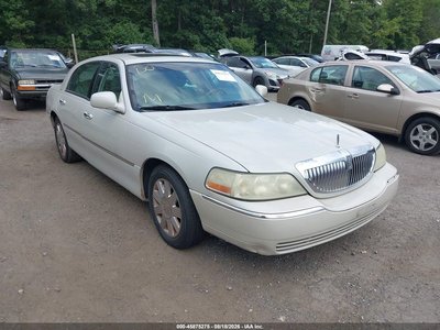 2004 Lincoln Town Car