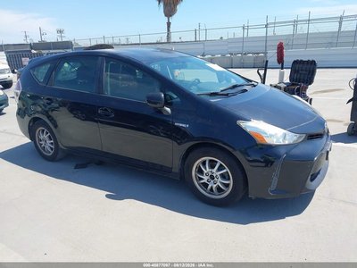 JTDZN3EU3FJ****** 2015 Toyota Prius V