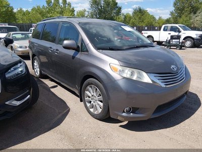 5TDDK3DC8CS****** 2012 Toyota Sienna