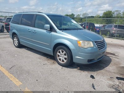 2010 Chrysler Town & Country