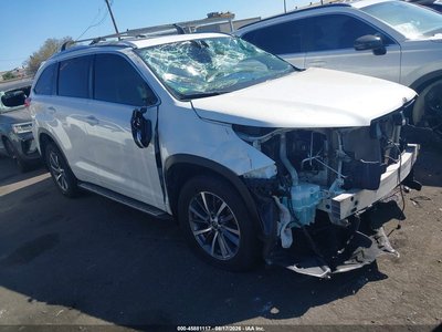 5TDKZRFH1JS****** 2018 Toyota Highlander