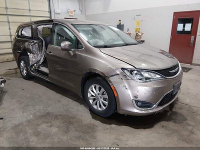 2C4RC1FG6JR****** 2018 Chrysler Pacifica