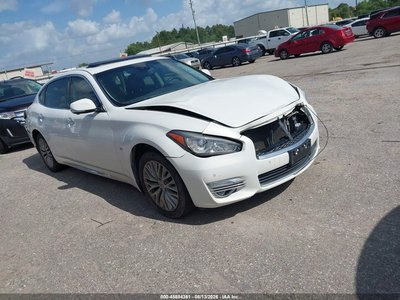 2015 Infiniti Q70