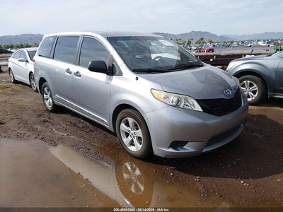 5TDZK3DCXCS****** 2012 Toyota Sienna