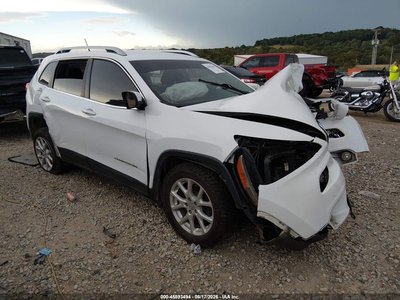 1C4PJLCB9JD****** 2018 Jeep Cherokee