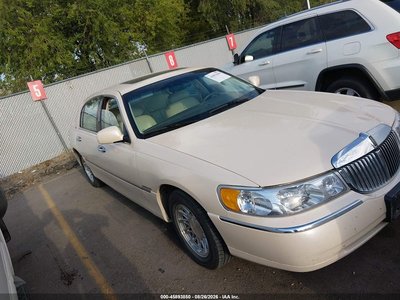1LNFM83WXWY****** 1998 Lincoln Town Car