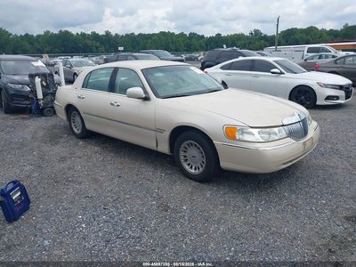 1LNHM83W71Y****** 2001 Lincoln Town Car