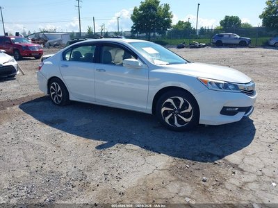 1HGCR2F82GA****** 2016 Honda Accord