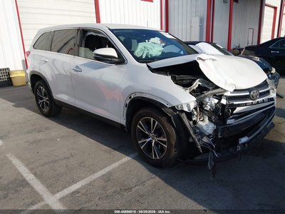 5TDZARFH7KS****** 2019 Toyota Highlander