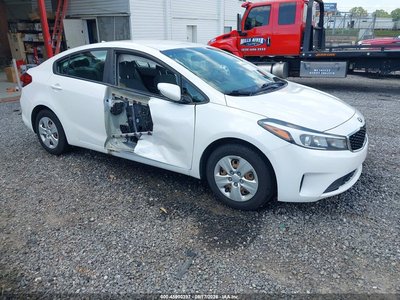 3KPFL4A73JE****** 2018 Kia Forte