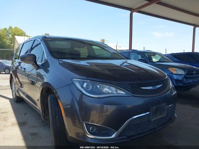2C4RC1FG5JR****** 2018 Chrysler Pacifica