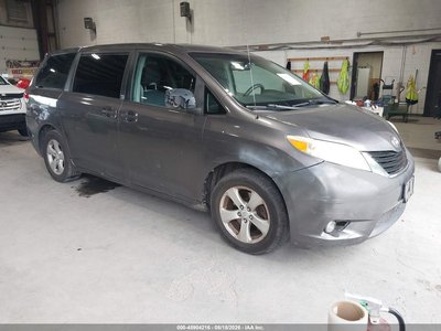 5TDZK3DC2BS****** 2011 Toyota Sienna