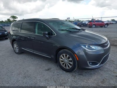 2C4RC1BG3KR****** 2019 Chrysler Pacifica