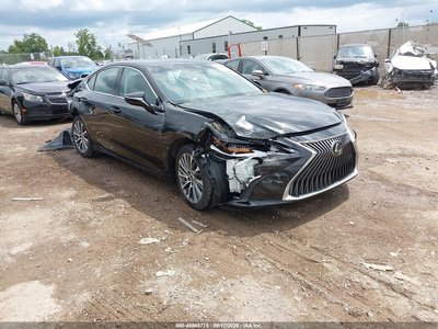 2019 Lexus ES