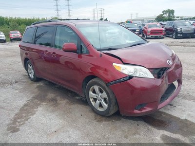 5TDKK3DCXES****** 2014 Toyota Sienna