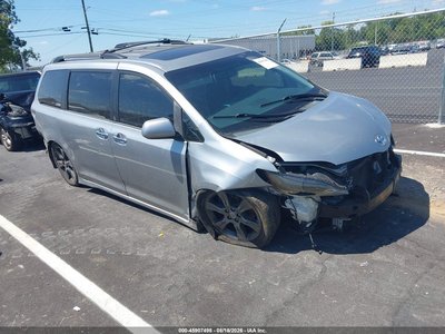 5TDXK3DC3GS****** 2016 Toyota Sienna