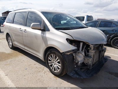 5TDYK3DC8FS****** 2015 Toyota Sienna
