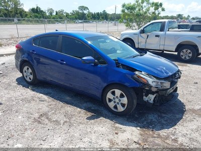 3KPFK4A73HE****** 2017 Kia Forte