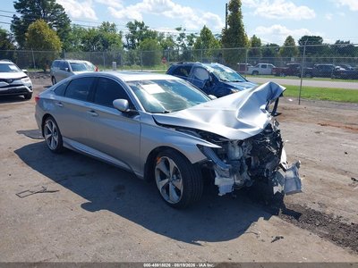 1HGCV2F95JA****** 2018 Honda Accord