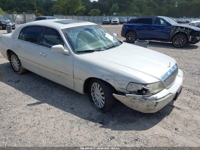 1LNHM83W74Y****** 2004 Lincoln Town Car