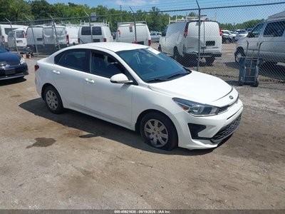 3KPA24AD8ME****** 2021 Kia Rio