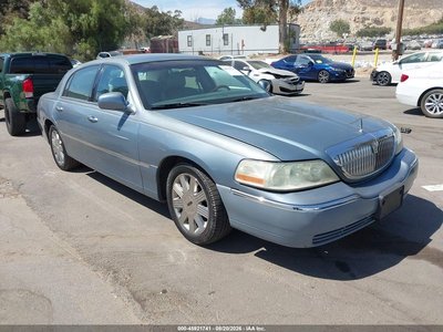 2004 Lincoln Town Car