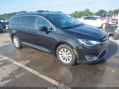 2C4RC1BG9JR****** 2018 Chrysler Pacifica