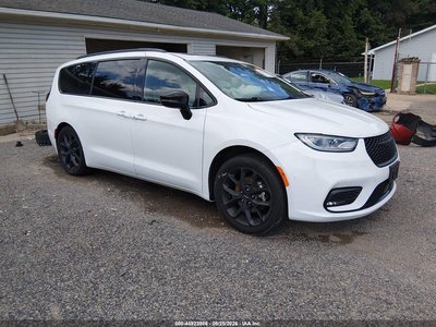 2C4RC1GGXSR****** 2025 Chrysler Pacifica