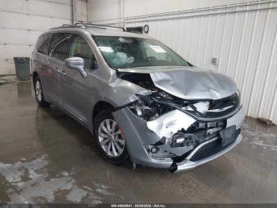 2C4RC1BG9JR****** 2018 Chrysler Pacifica