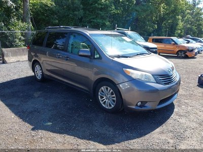 5TDYK3DC5DS****** 2013 Toyota Sienna