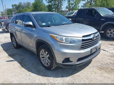 5TDBKRFH9FS****** 2015 Toyota Highlander