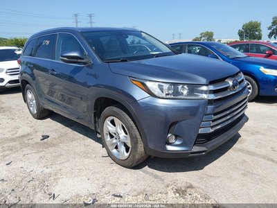5TDDZRFH8JS****** 2018 Toyota Highlander