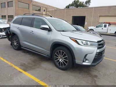 5TDJZRFH0HS****** 2017 Toyota Highlander