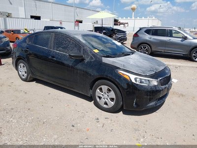 3KPFK4A79HE****** 2017 Kia Forte